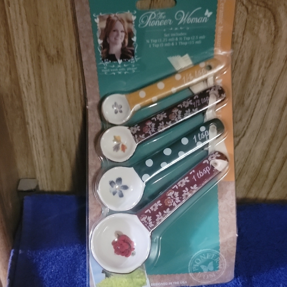 The Pioneer Woman Floral Measuring Spoon Set - Red, Blue, Yellow
